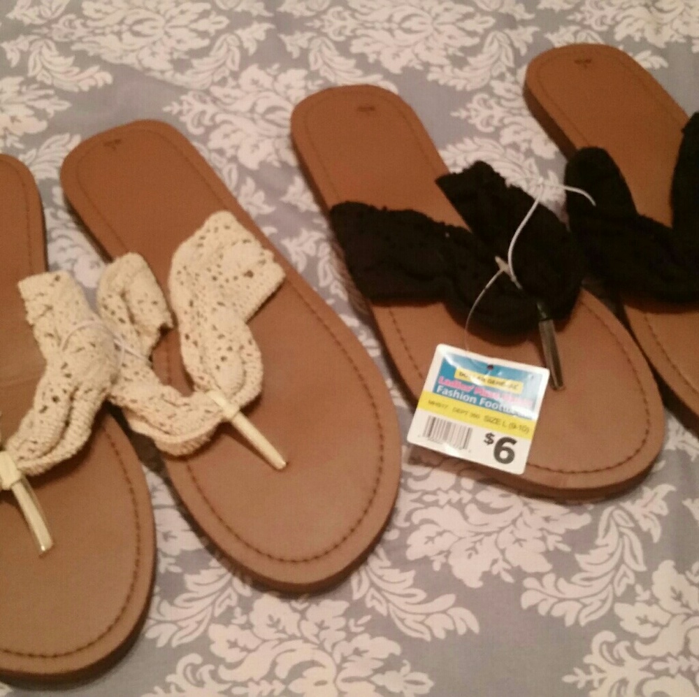 2 pairs of womens size 9-10 flip flops NWT
